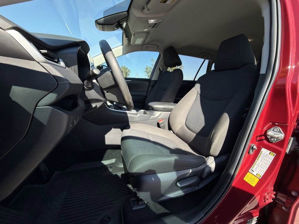 Used 2023 Toyota RAV4 LE image 22