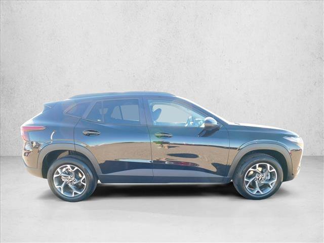 Used 2025 Chevrolet Trax LT FWD image 7