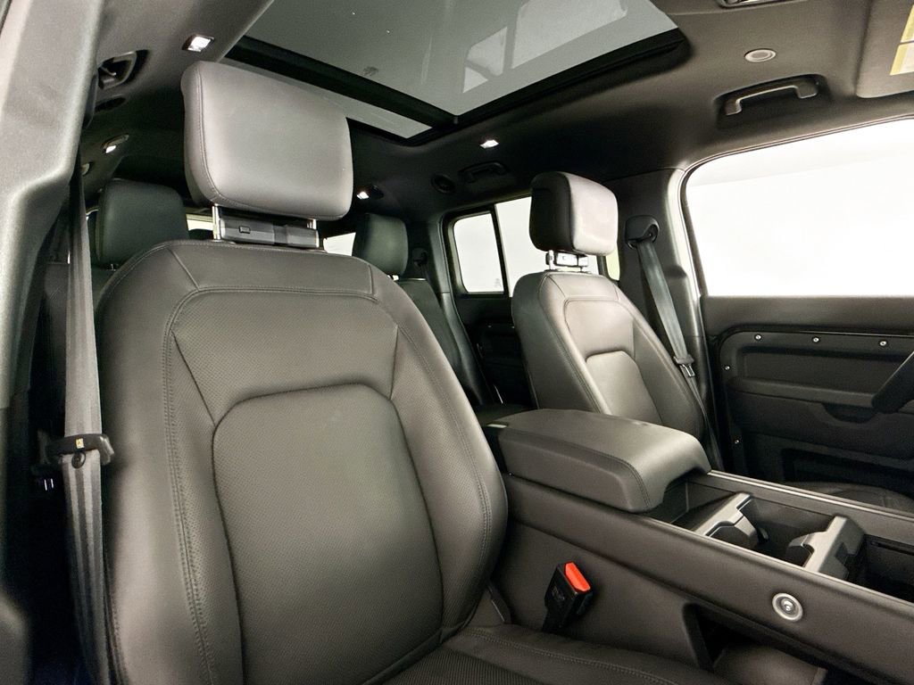 Used 2025 Land Rover Defender 130 S image 14