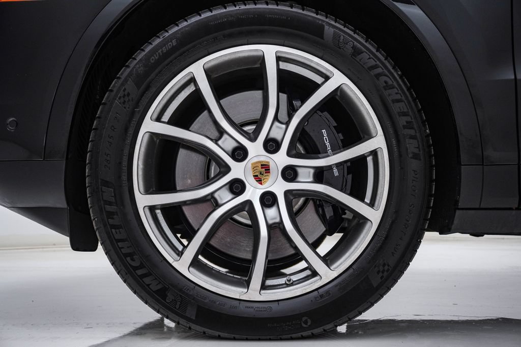 Certified 2024 Porsche Cayenne S AWD/4WD image 13