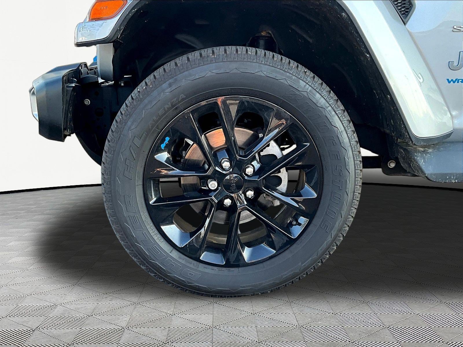 Used 2022 Jeep Wrangler Unlimited Sahara w/ Cold Weather Group AWD/4WD image 29