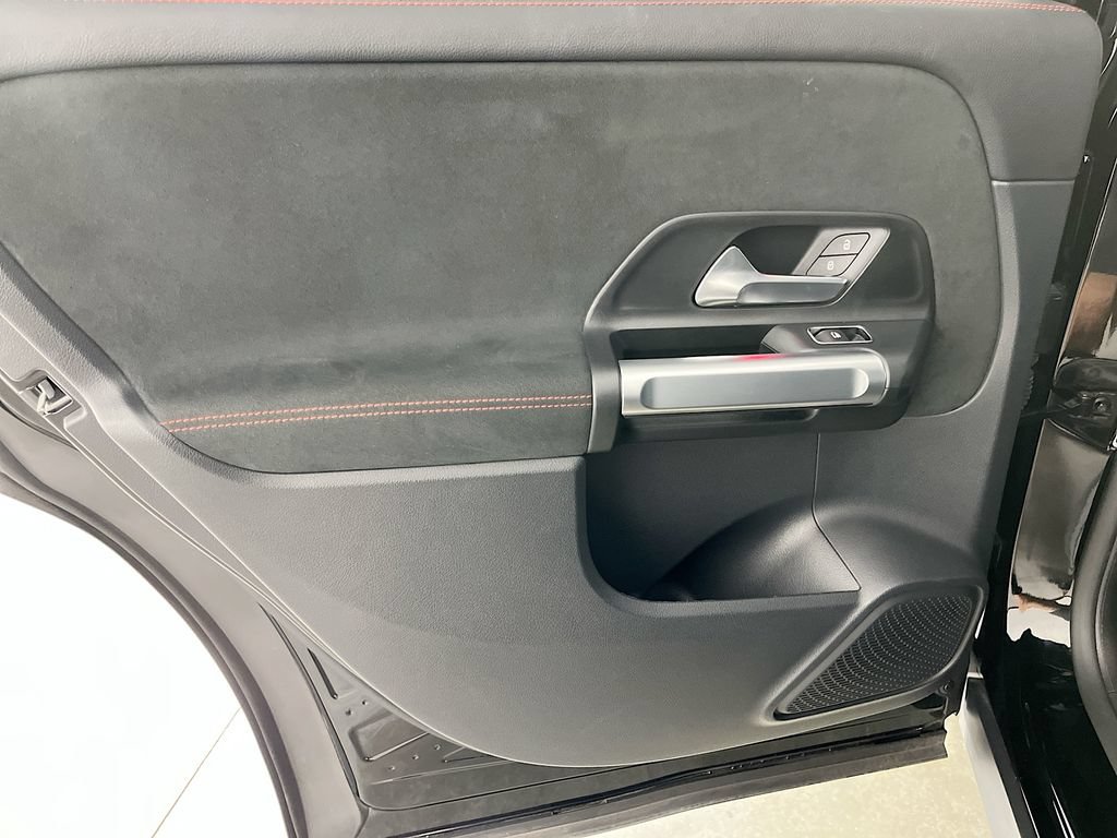 Used 2022 Mercedes-Benz GLB 250 w/ AMG Line image 29