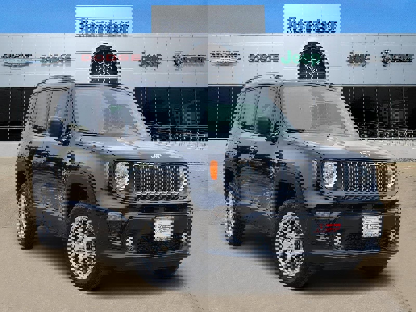 Used 2023 Jeep Renegade Latitude w/ Sun/Sound Group