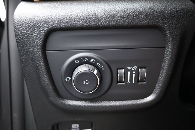 New 2026 Jeep Grand Cherokee Limited w/ Limited Altitude Package AWD/4WD image 16