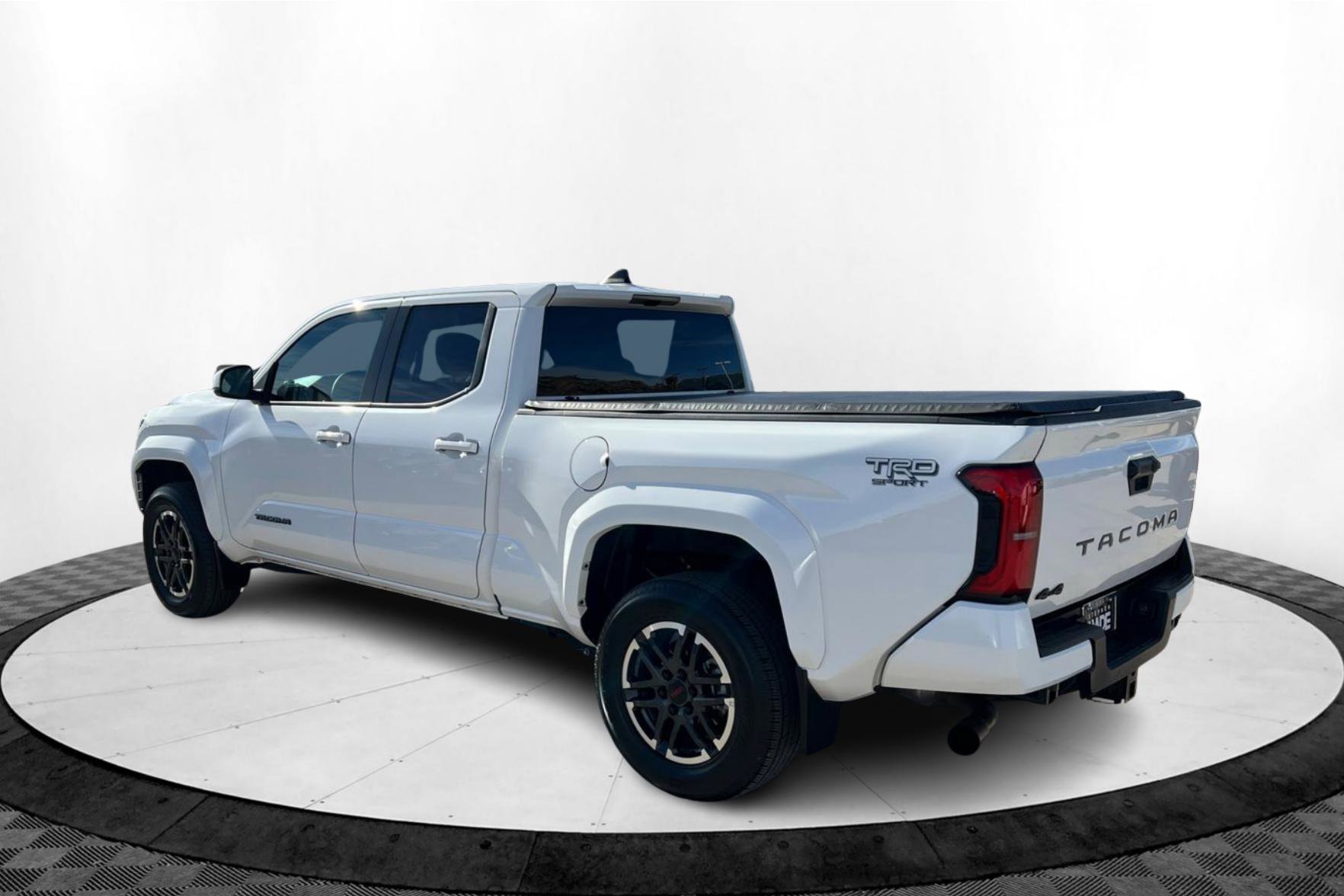Used 2024 Toyota Tacoma TRD Sport image 3