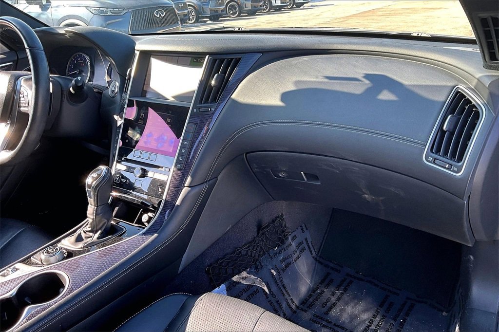 Used 2017 INFINITI Q60 3.0t Sport image 25
