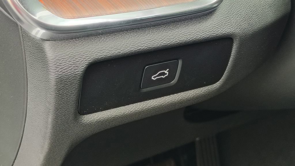 New 2026 Volvo V60 B5 Cross Country Plus w/ Protection Package Premier image 11