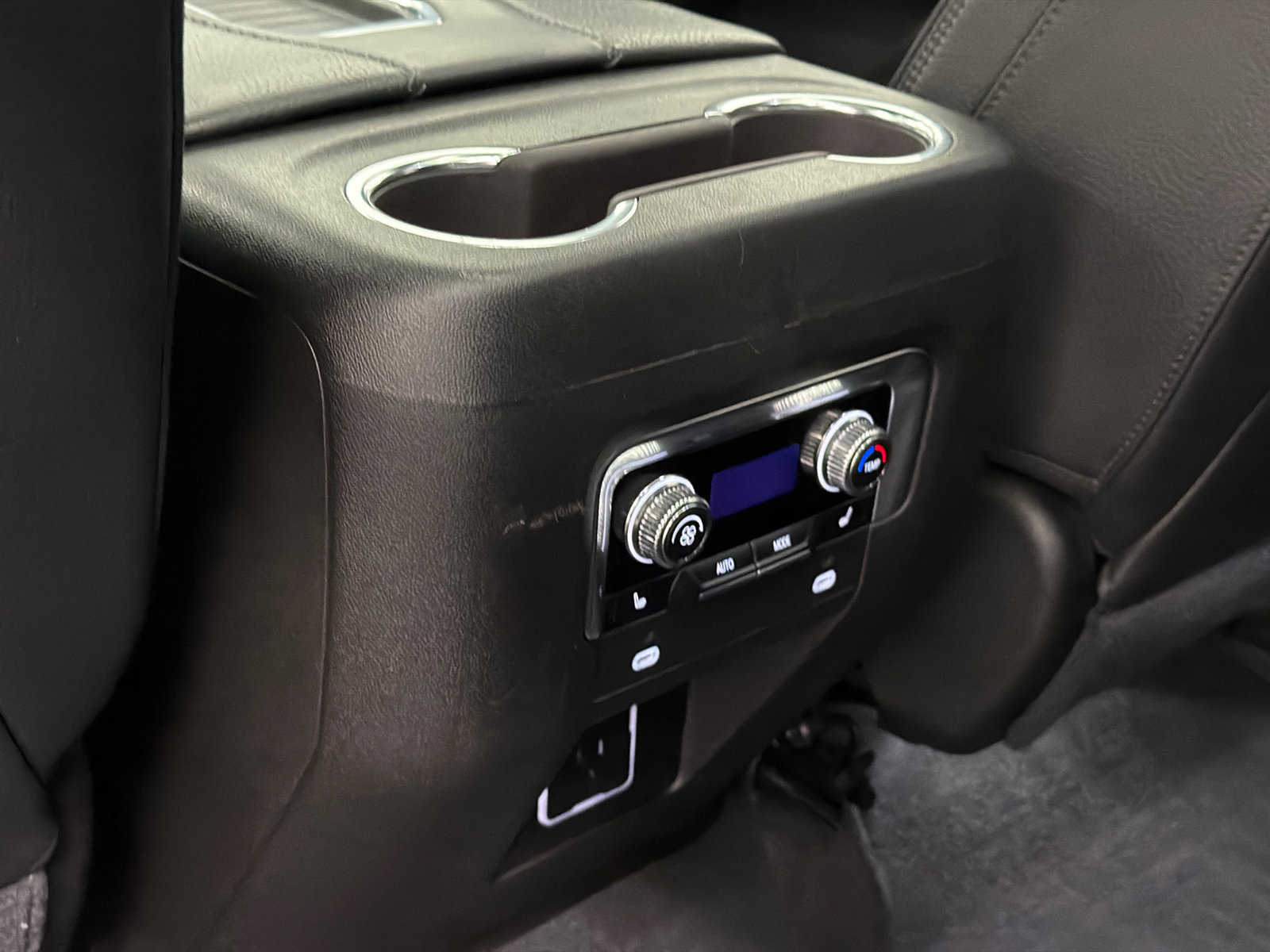 Used 2021 GMC Yukon XL Denali w/ LPO, Illumination Package AWD/4WD image 27
