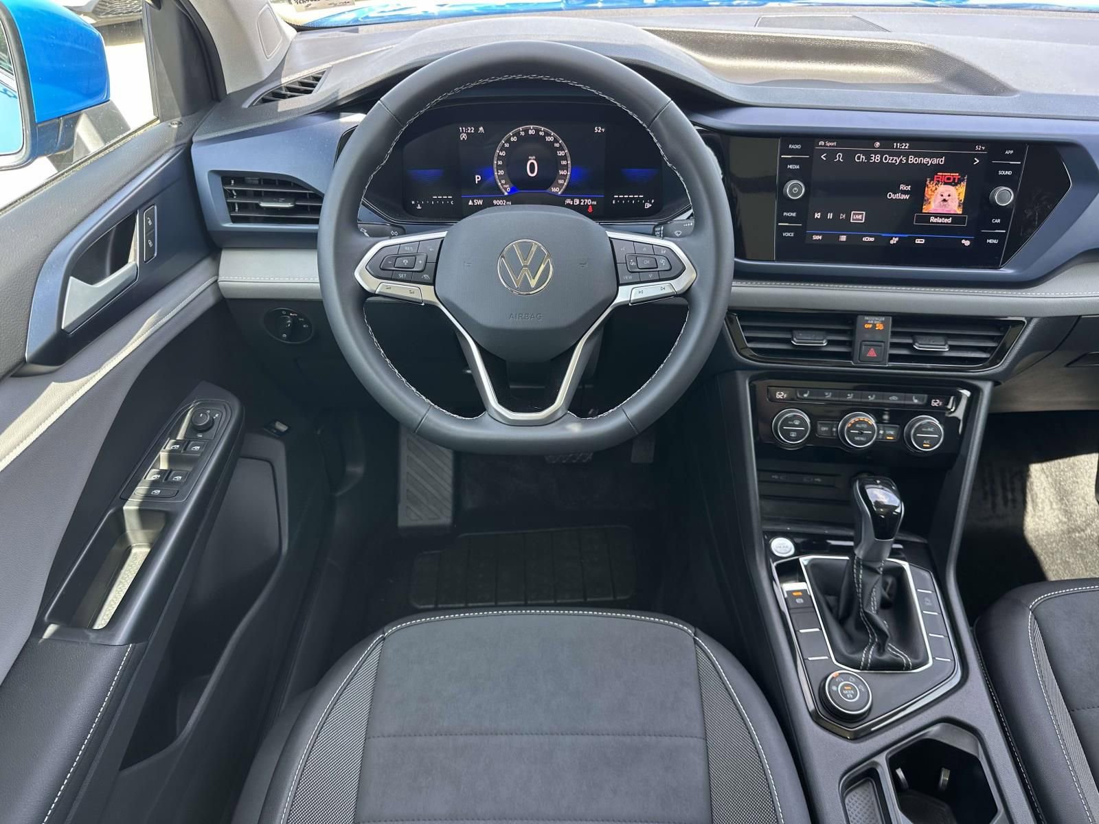 Used 2024 Volkswagen Taos SE image 8