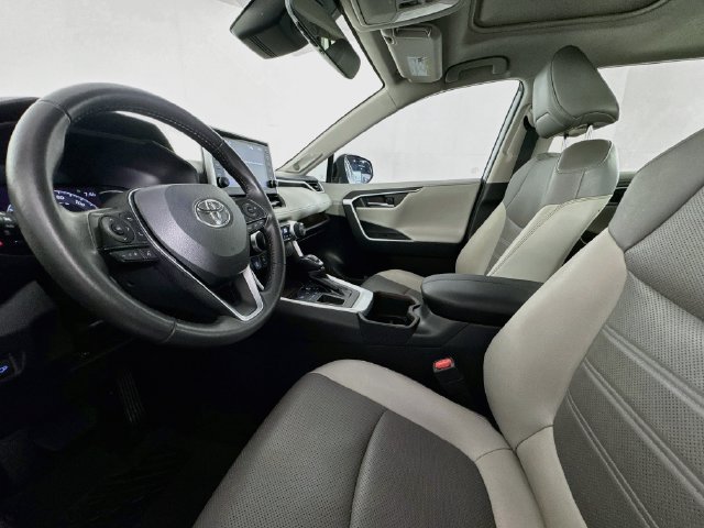 Used 2022 Toyota RAV4 Limited FWD image 19