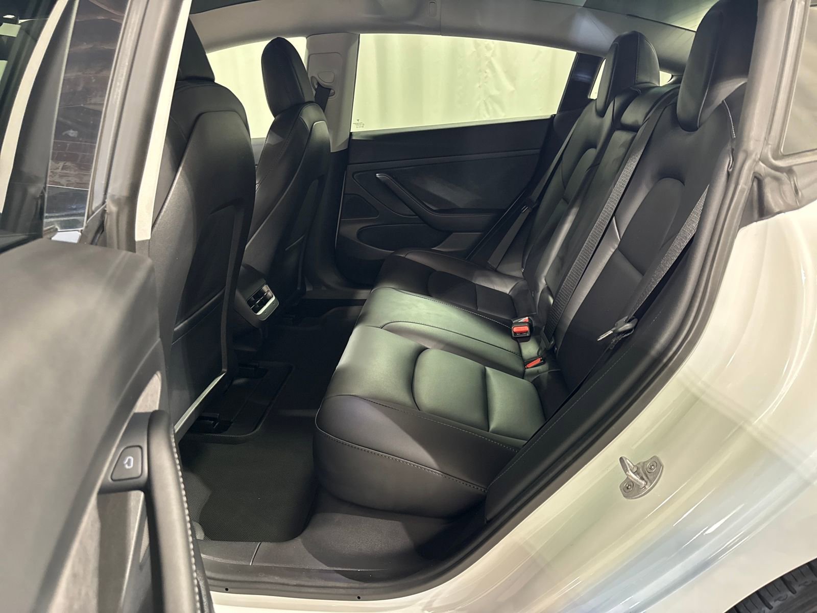 Used 2021 Tesla Model 3 Standard Range Plus image 5