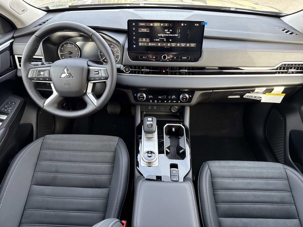 New 2026 Mitsubishi Outlander SE image 16