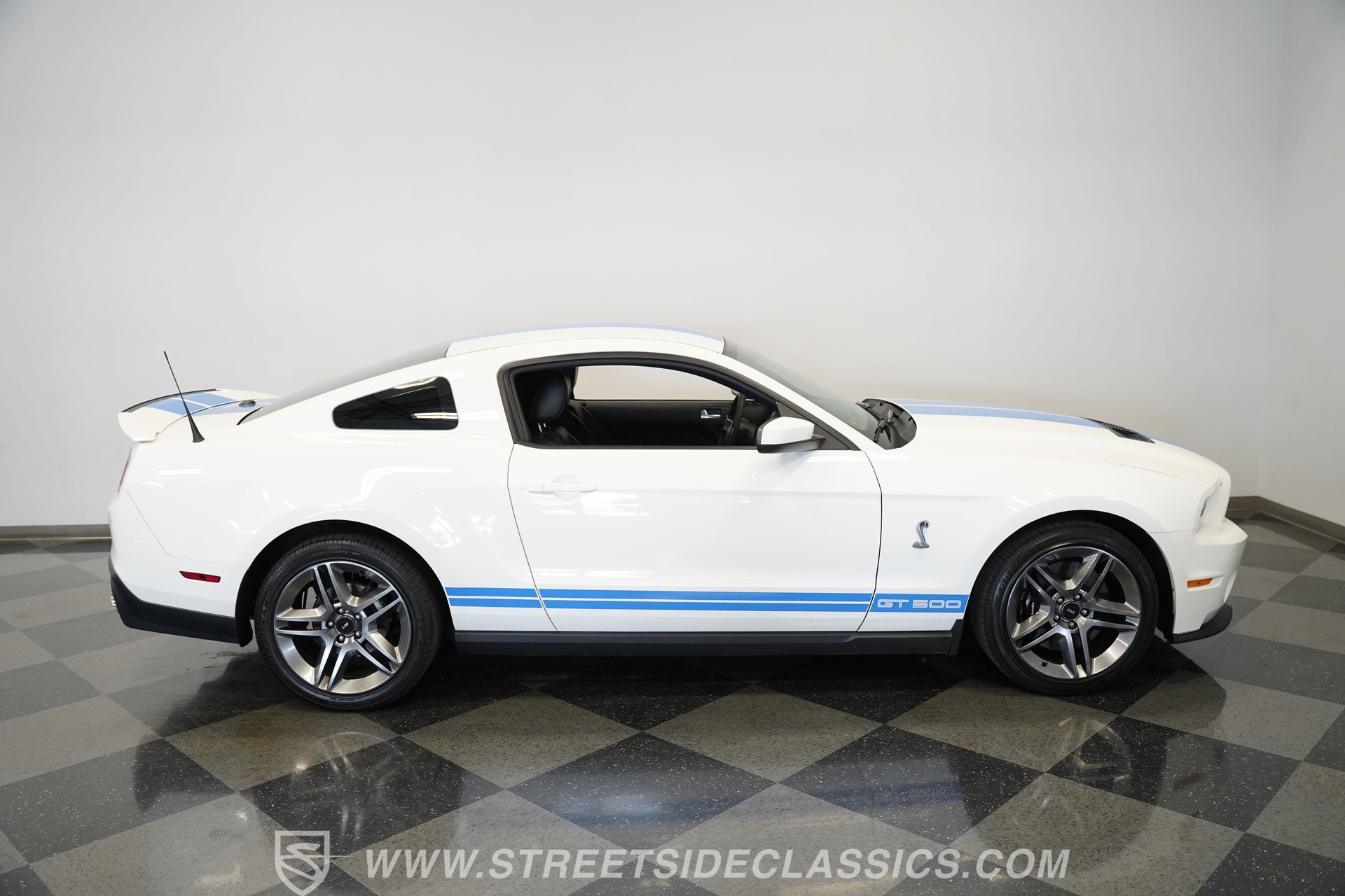 Used 2010 Ford Mustang Shelby GT500 image 18