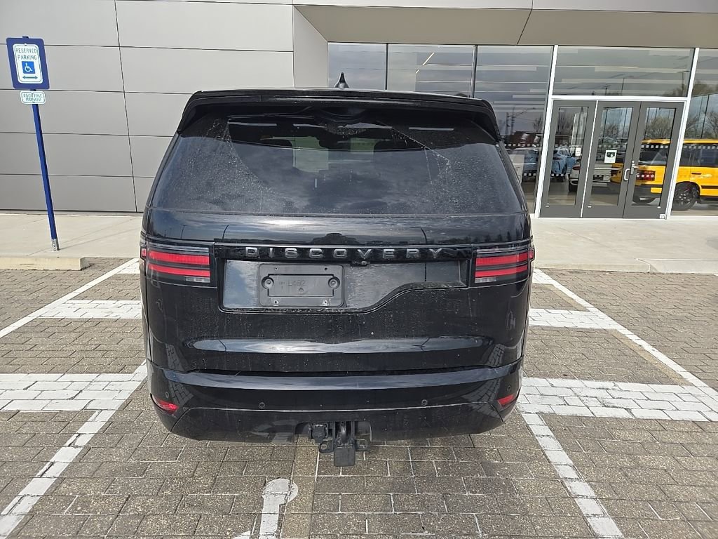 Certified 2024 Land Rover Discovery Dynamic SE image 6