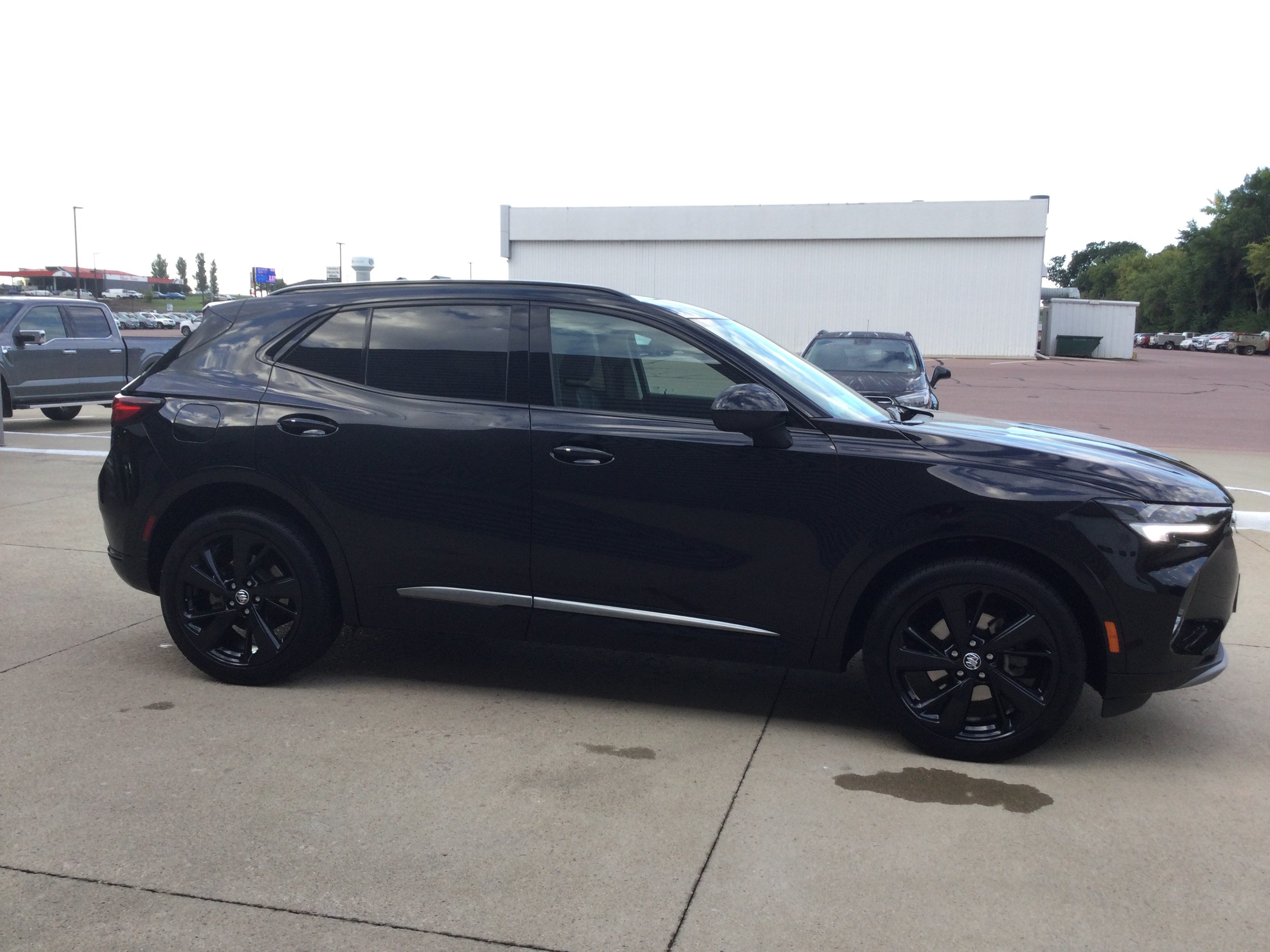 Used 2023 Buick Envision Essence w/ Sport Touring Package AWD/4WD image 3