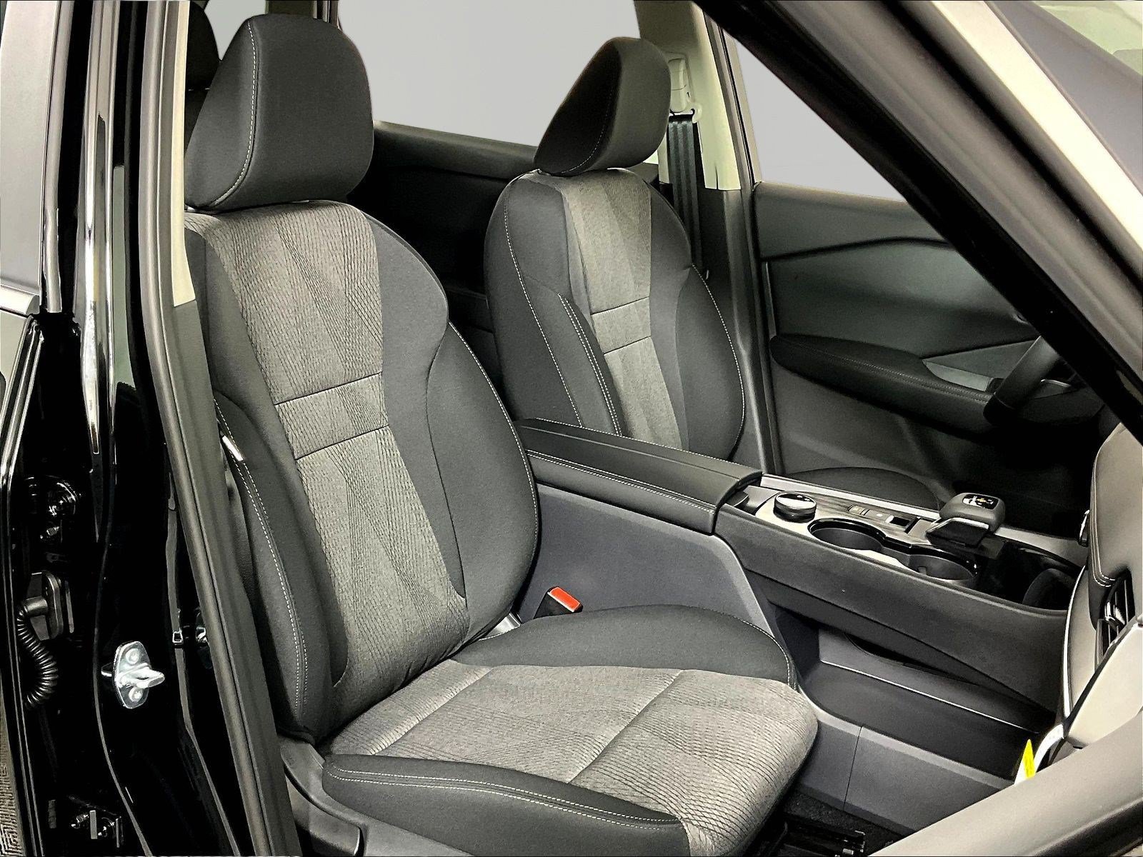 New 2026 Nissan Rogue SV w/ Cold Weather Package AWD/4WD image 18