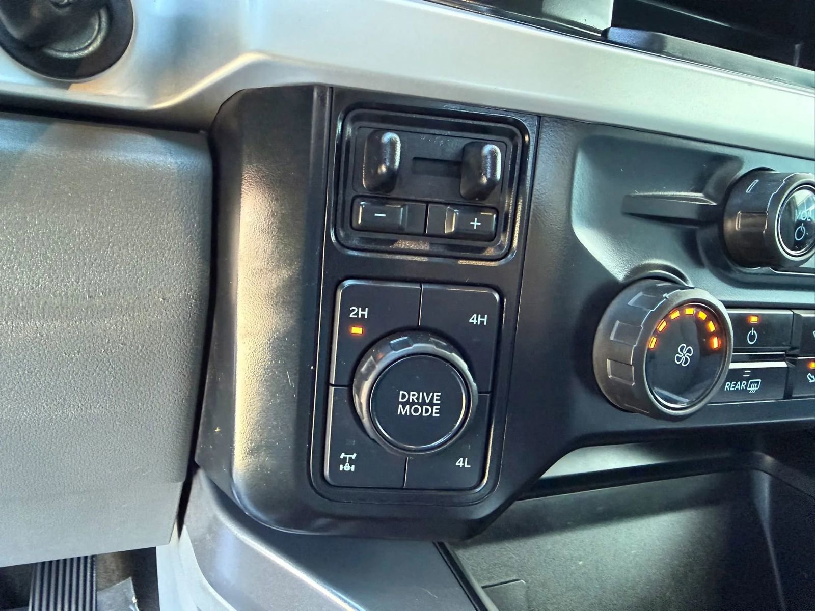 Used 2024 Ford F250 XLT w/ FX4 Off-Road Package image 14