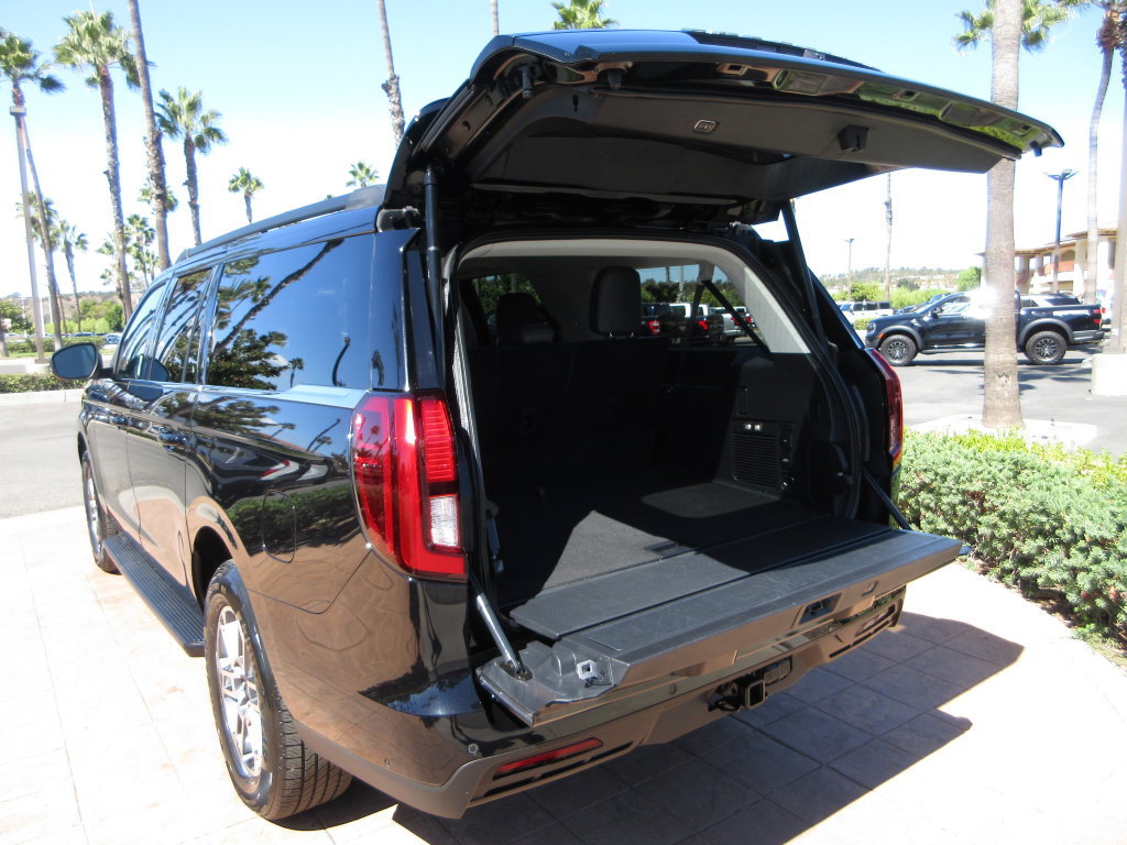 Certified 2025 Ford Expedition Max Active RWD image 25