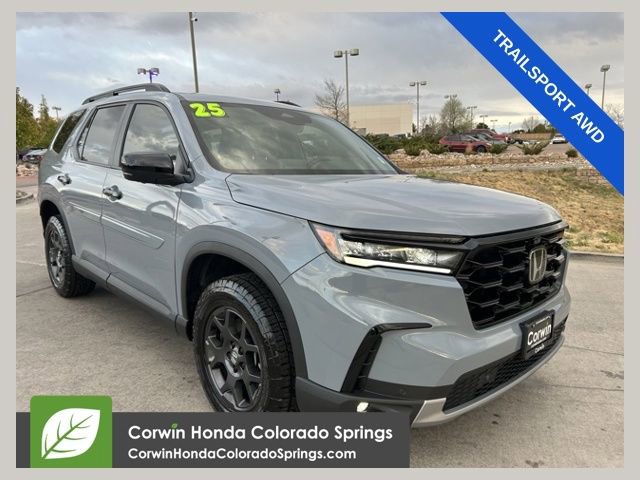 Used 2025 Honda Pilot TrailSport image 1
