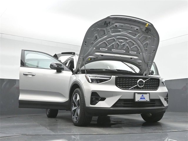 Used 2024 Volvo XC40 B5 Plus w/ Protection Package Premier image 53