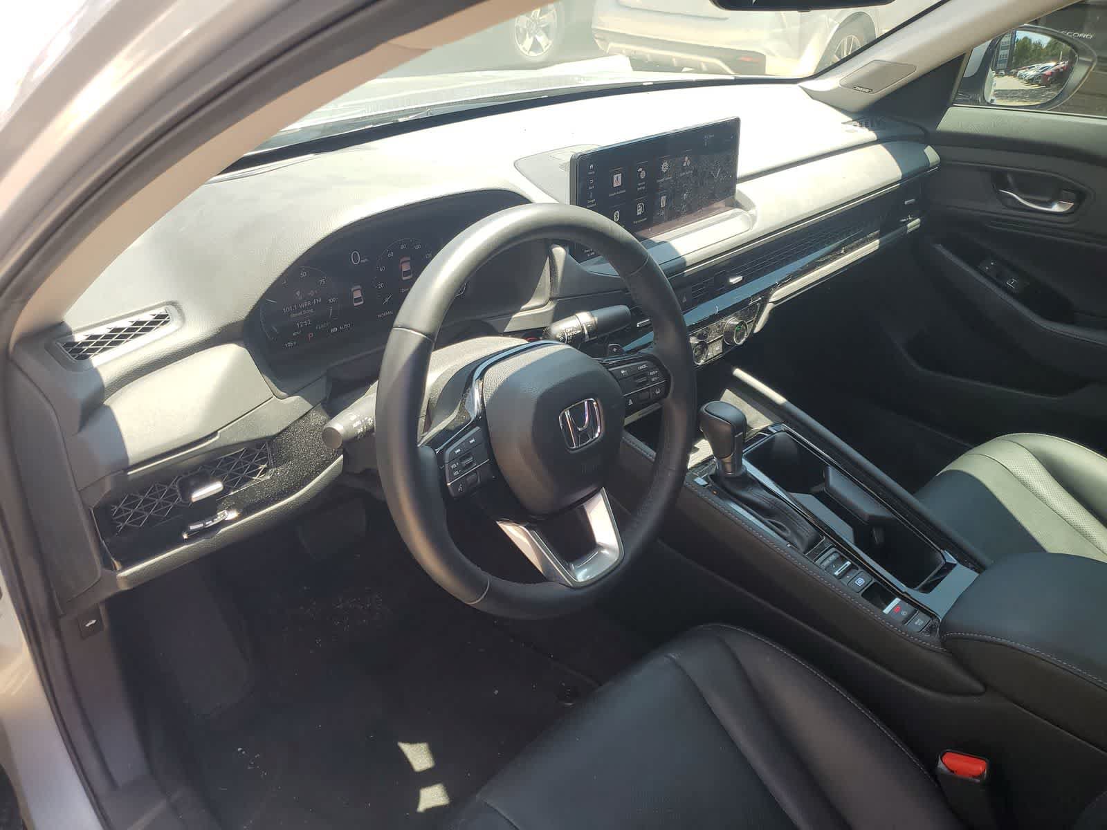 Used 2024 Honda Accord Touring image 2