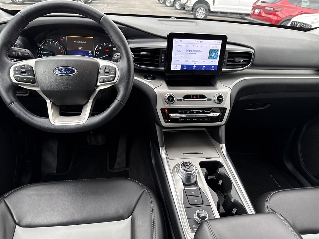 Used 2022 Ford Explorer XLT w/ Equipment Group 202A image 24