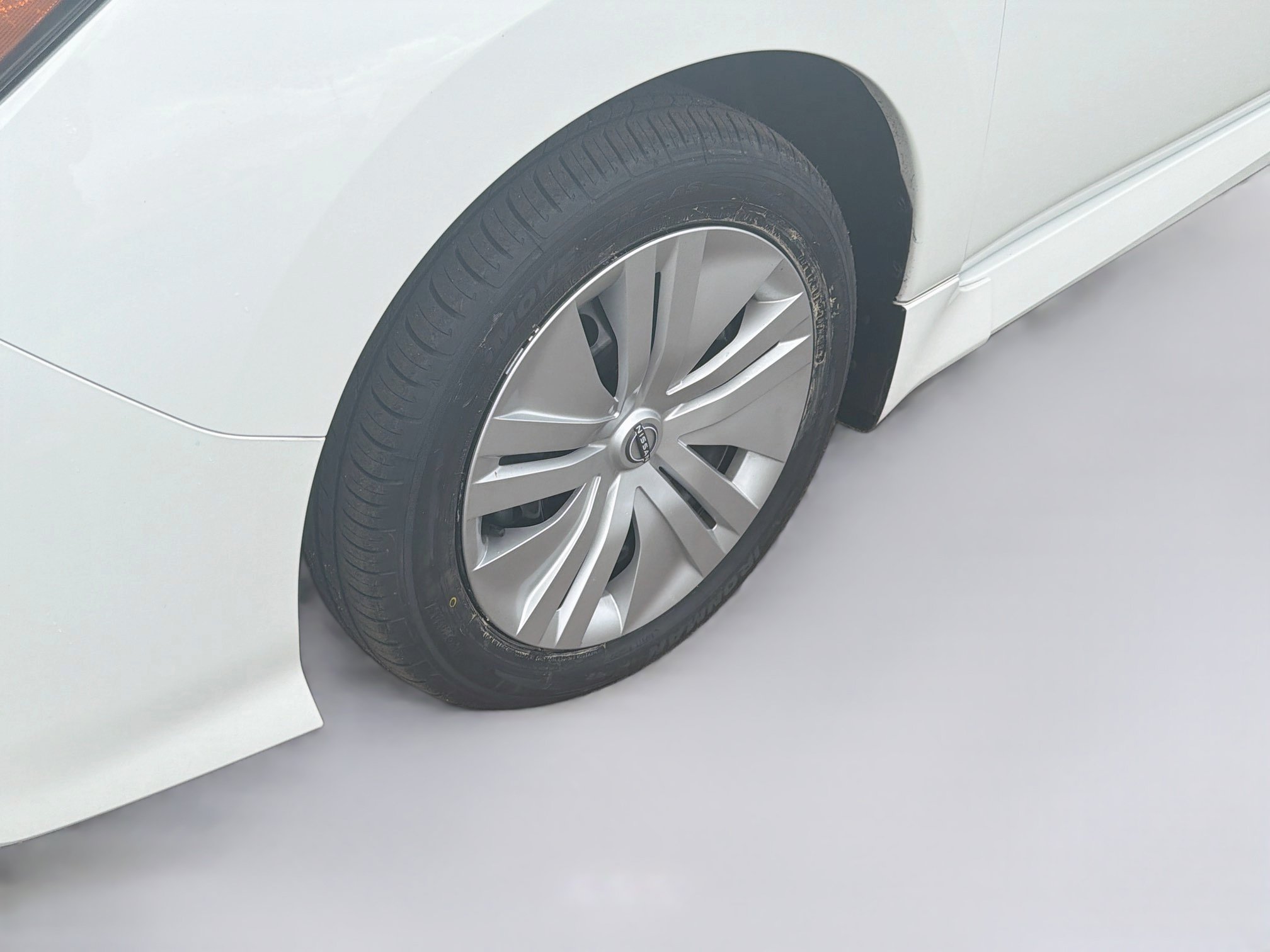 Used 2025 Nissan Leaf S FWD image 11