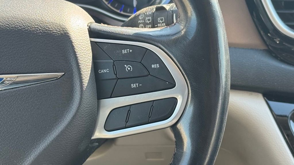 Used 2019 Chrysler Pacifica Touring-L image 15