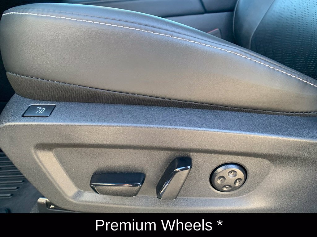 Certified 2025 Nissan Murano Platinum w/ Cargo Package AWD/4WD image 19