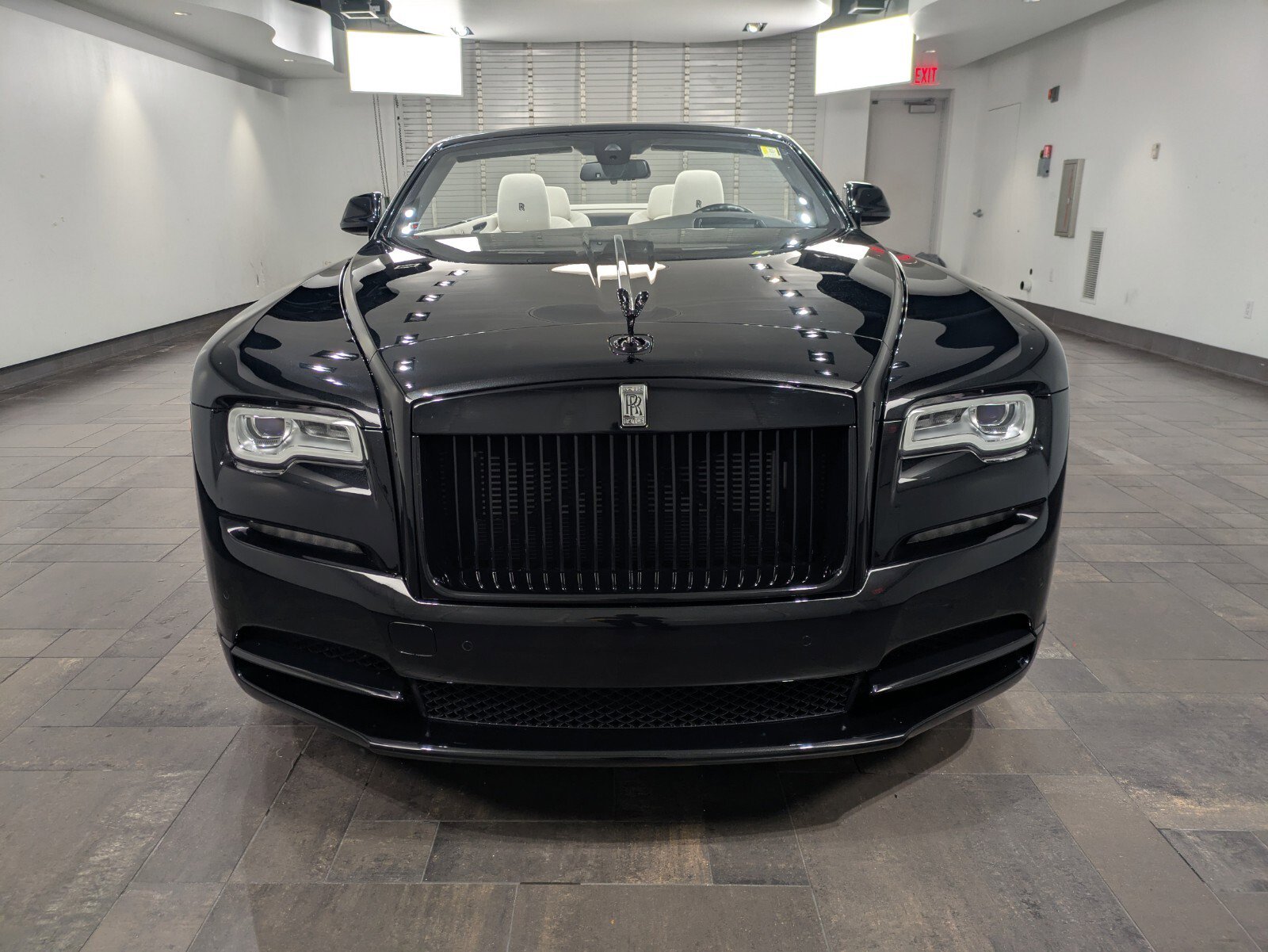Used 2019 Rolls-Royce Dawn image 2