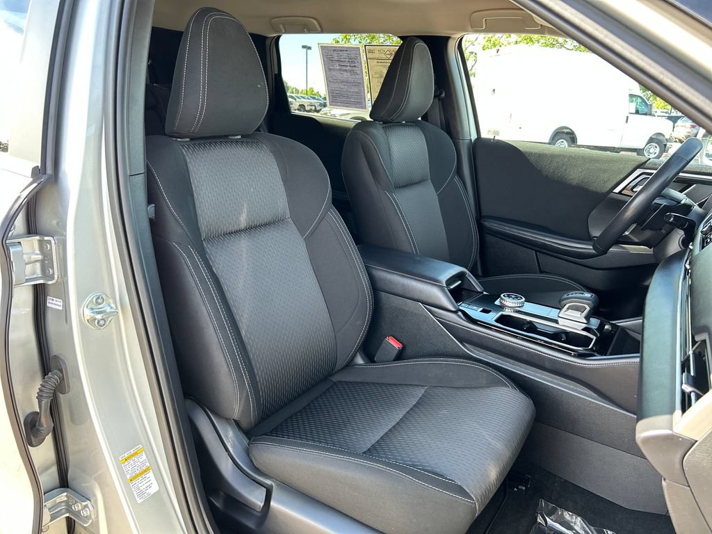 Used 2025 Mitsubishi Outlander ES AWD/4WD image 16
