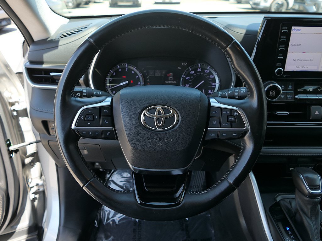 Used 2021 Toyota Highlander XLE FWD image 19
