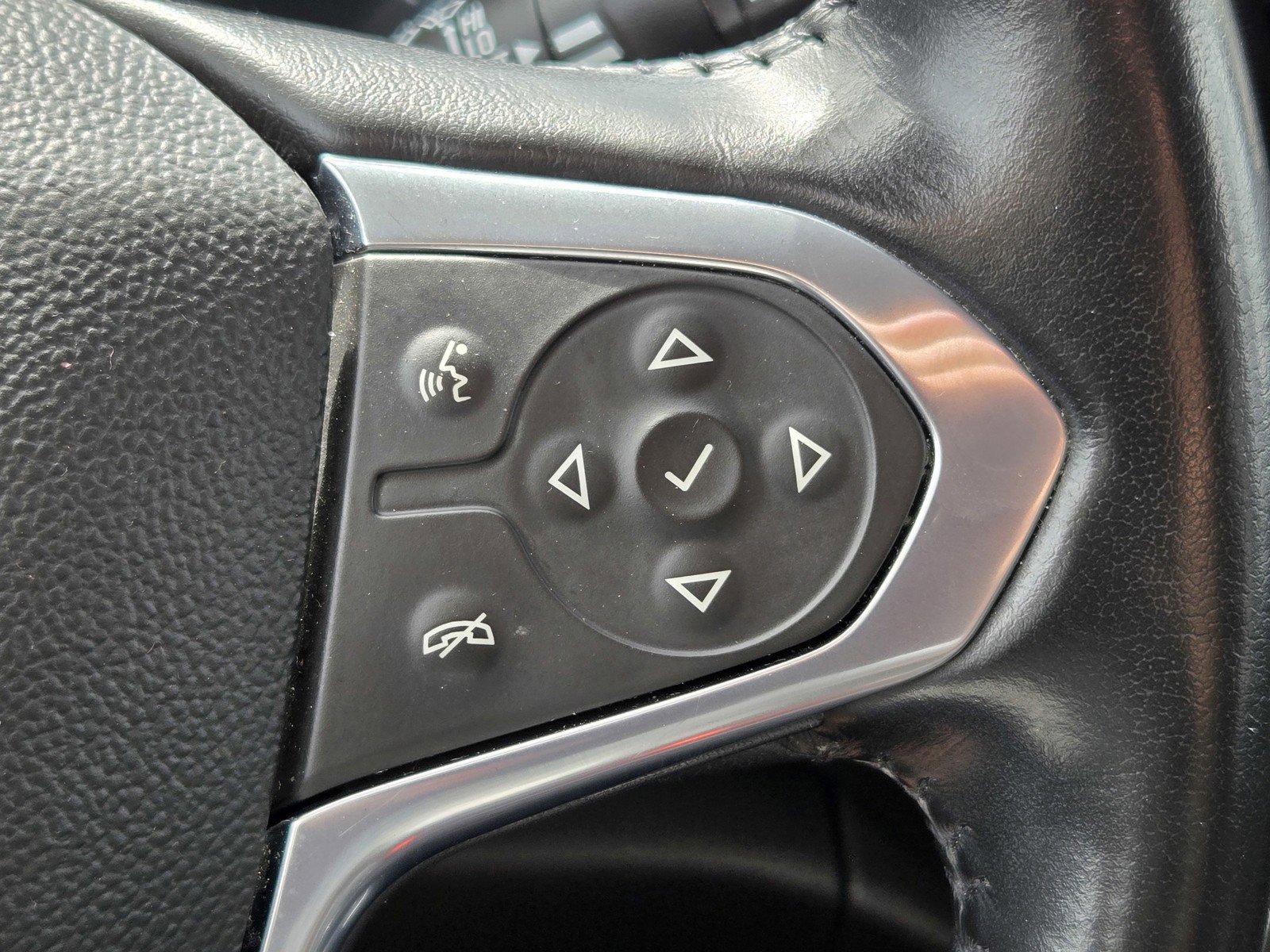 Used 2021 Chevrolet Traverse RS w/ LPO, Floor Liner Package image 25