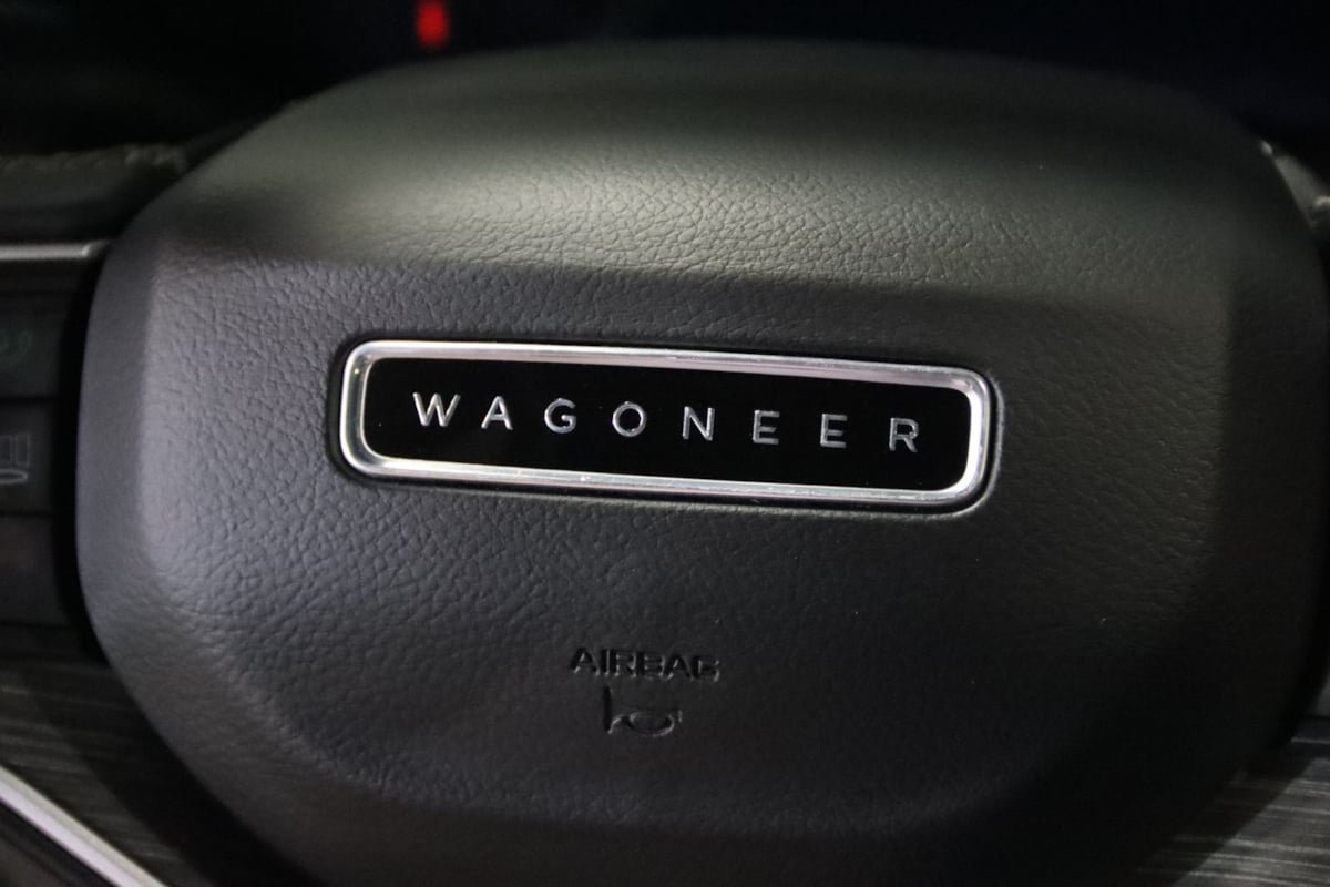 Used 2023 Jeep Wagoneer L Series II w/ Premium Group I AWD/4WD image 43