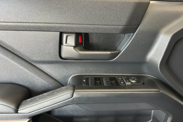 Certified 2025 Toyota 4Runner SR5 AWD/4WD image 14