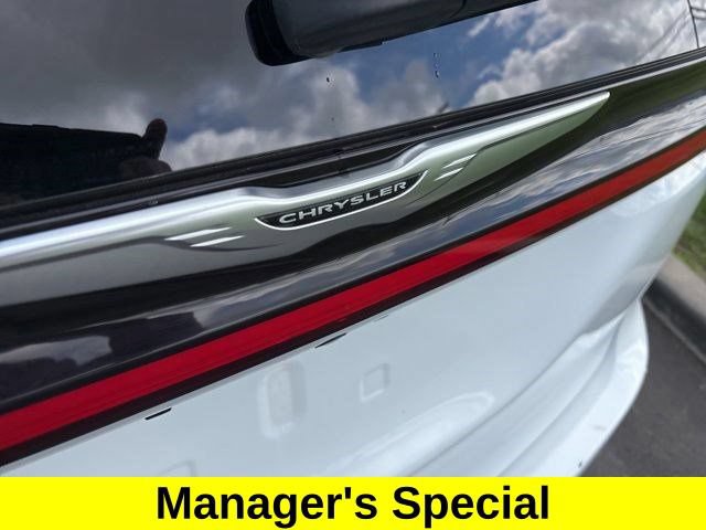 Used 2023 Chrysler Pacifica Touring-L FWD image 45