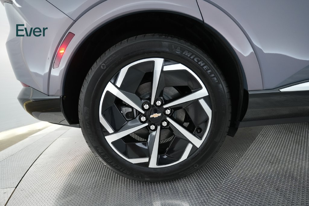 Used 2024 Chevrolet Equinox EV LT w/ LPO, Blackout Package FWD image 21