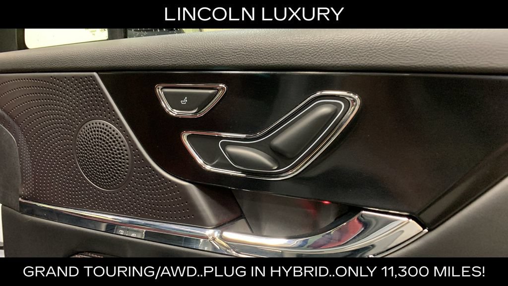 Used 2025 Lincoln Corsair Grand Touring w/ Towing Package AWD/4WD image 12