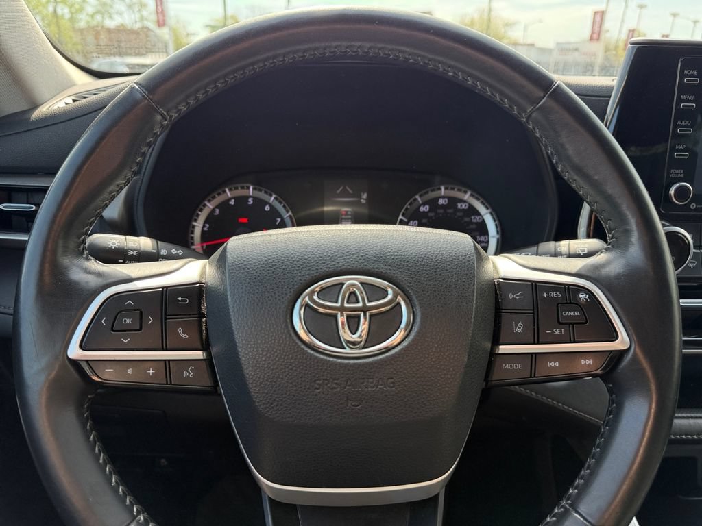 Used 2022 Toyota Highlander LE AWD/4WD image 37