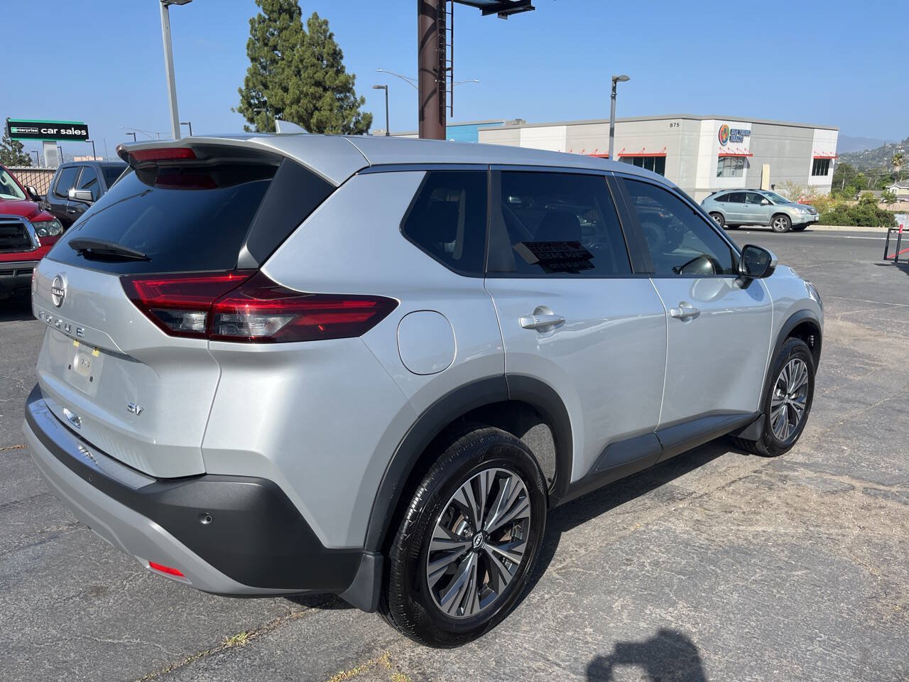 Used 2023 Nissan Rogue SV FWD image 6
