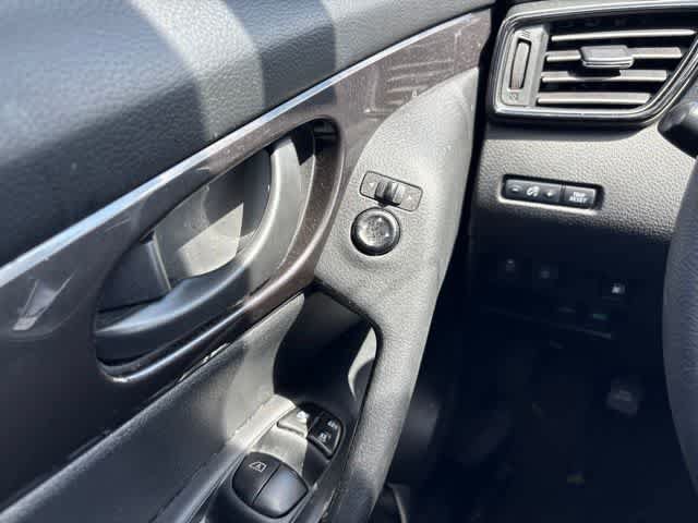 Used 2019 Nissan Rogue S FWD image 23