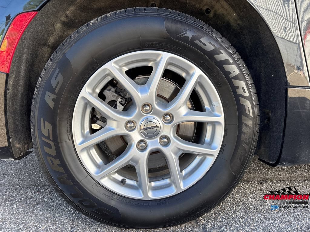 Used 2023 Chrysler Pacifica Touring-L FWD image 12