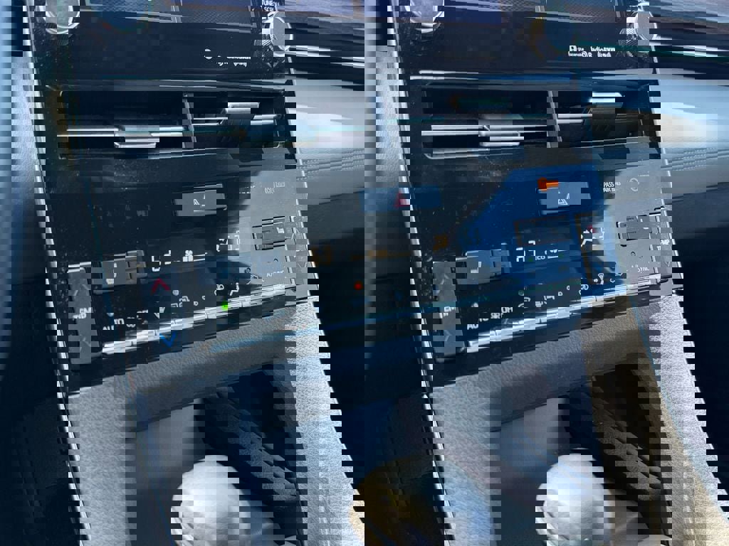 Certified 2020 Toyota Avalon XLE w/ Moonroof Package image 26