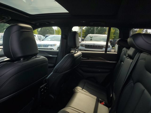 New 2026 Jeep Grand Cherokee Limited w/ Limited Altitude Package AWD/4WD image 10