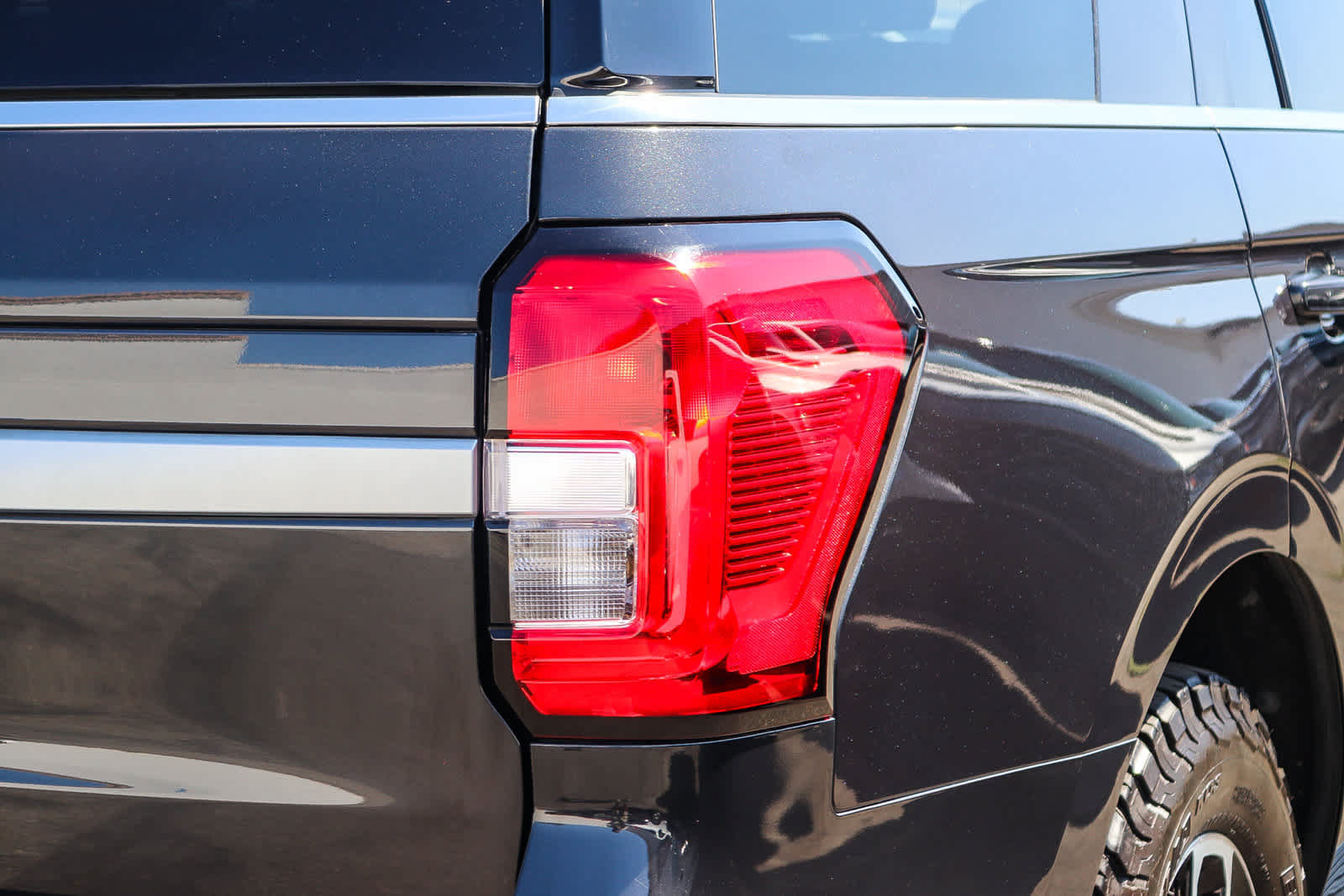 Used 2022 Ford Expedition XLT AWD/4WD image 7