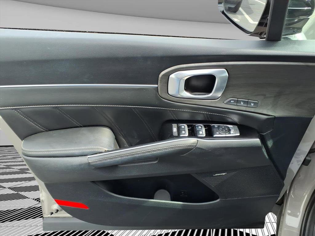 Used 2024 Kia Sorento SX Prestige image 19