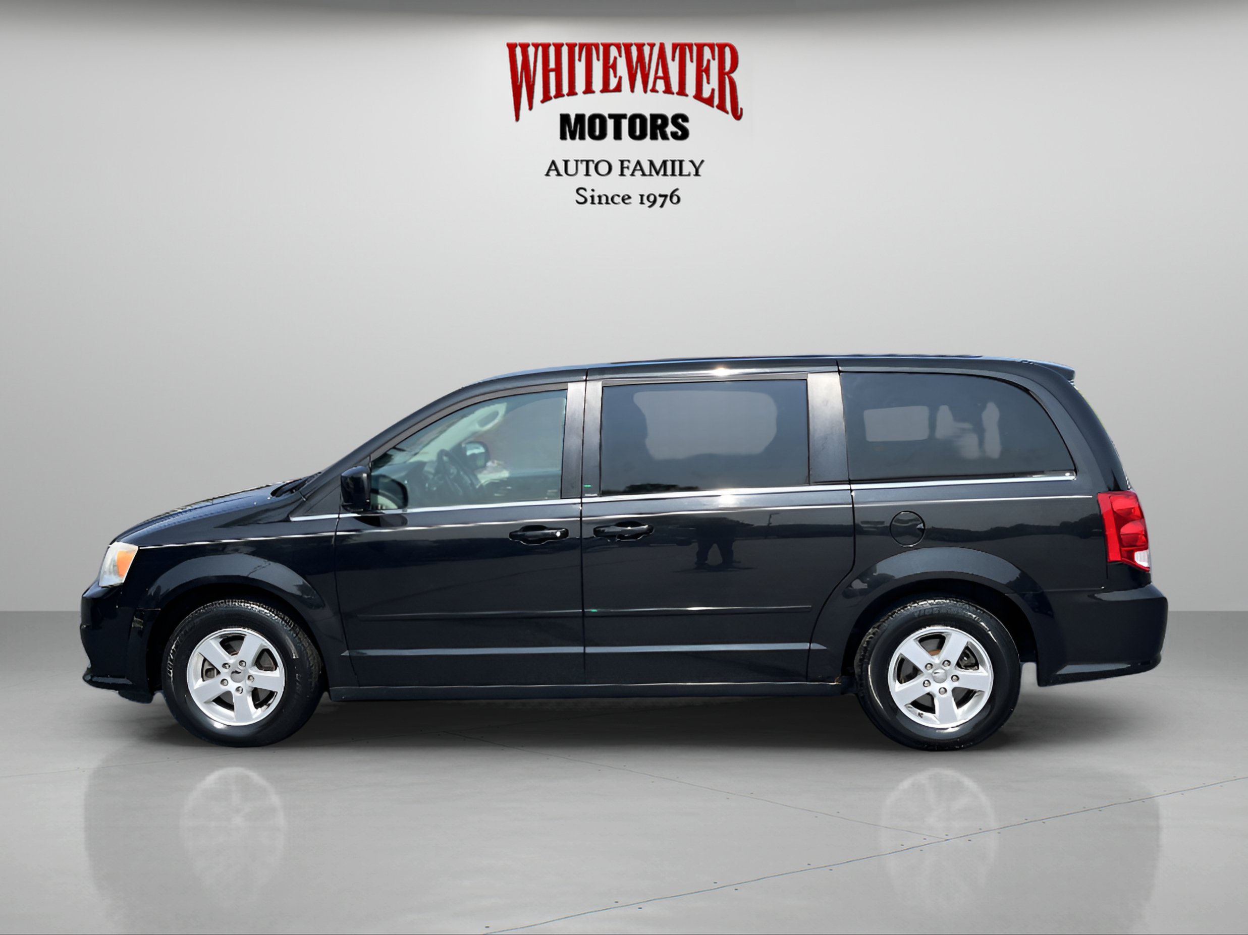 Used 2012 Dodge Grand Caravan Crew FWD image 2