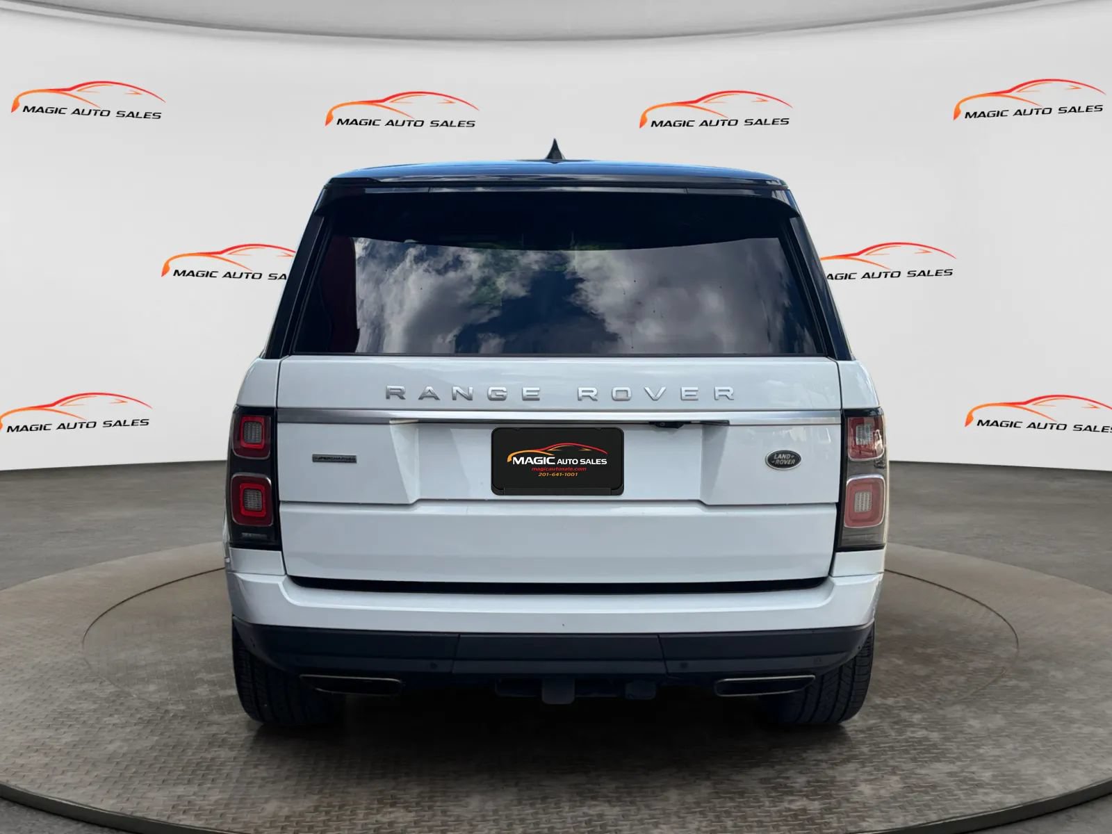 Used 2018 Land Rover Range Rover Supercharged AWD/4WD image 9