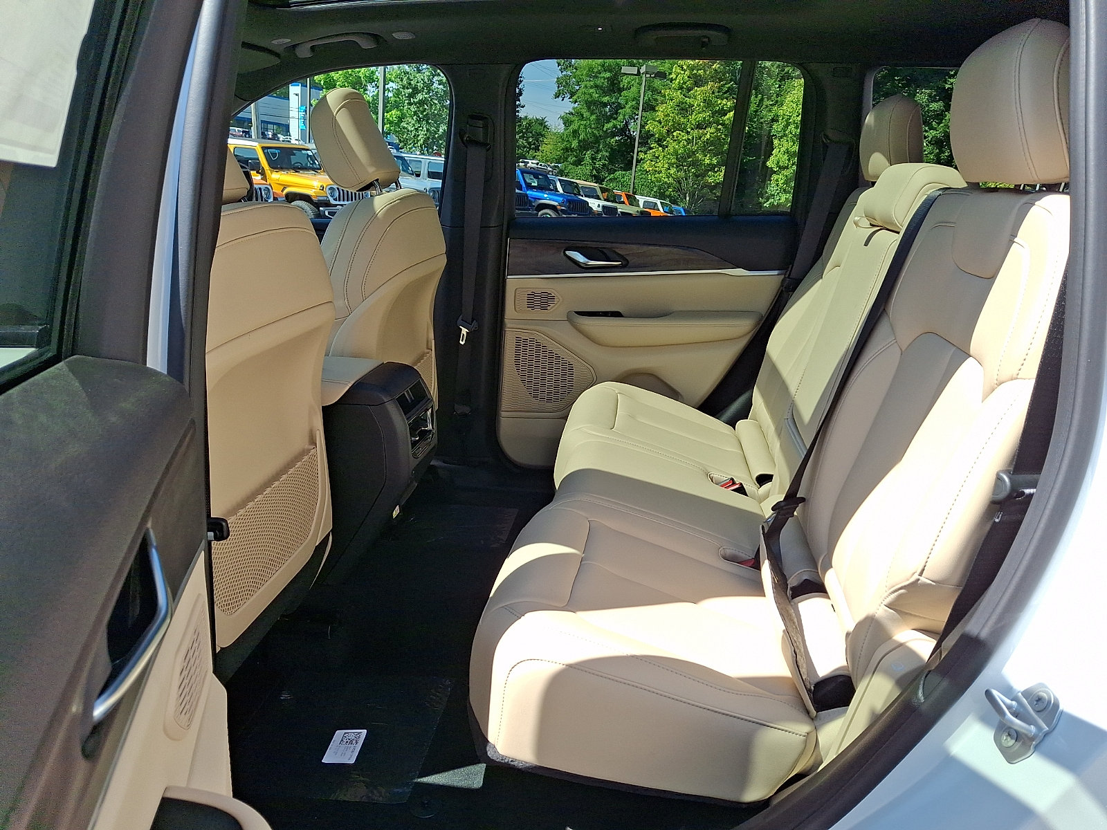 New 2026 Jeep Grand Cherokee Limited w/ Trailer Tow Package AWD/4WD image 6