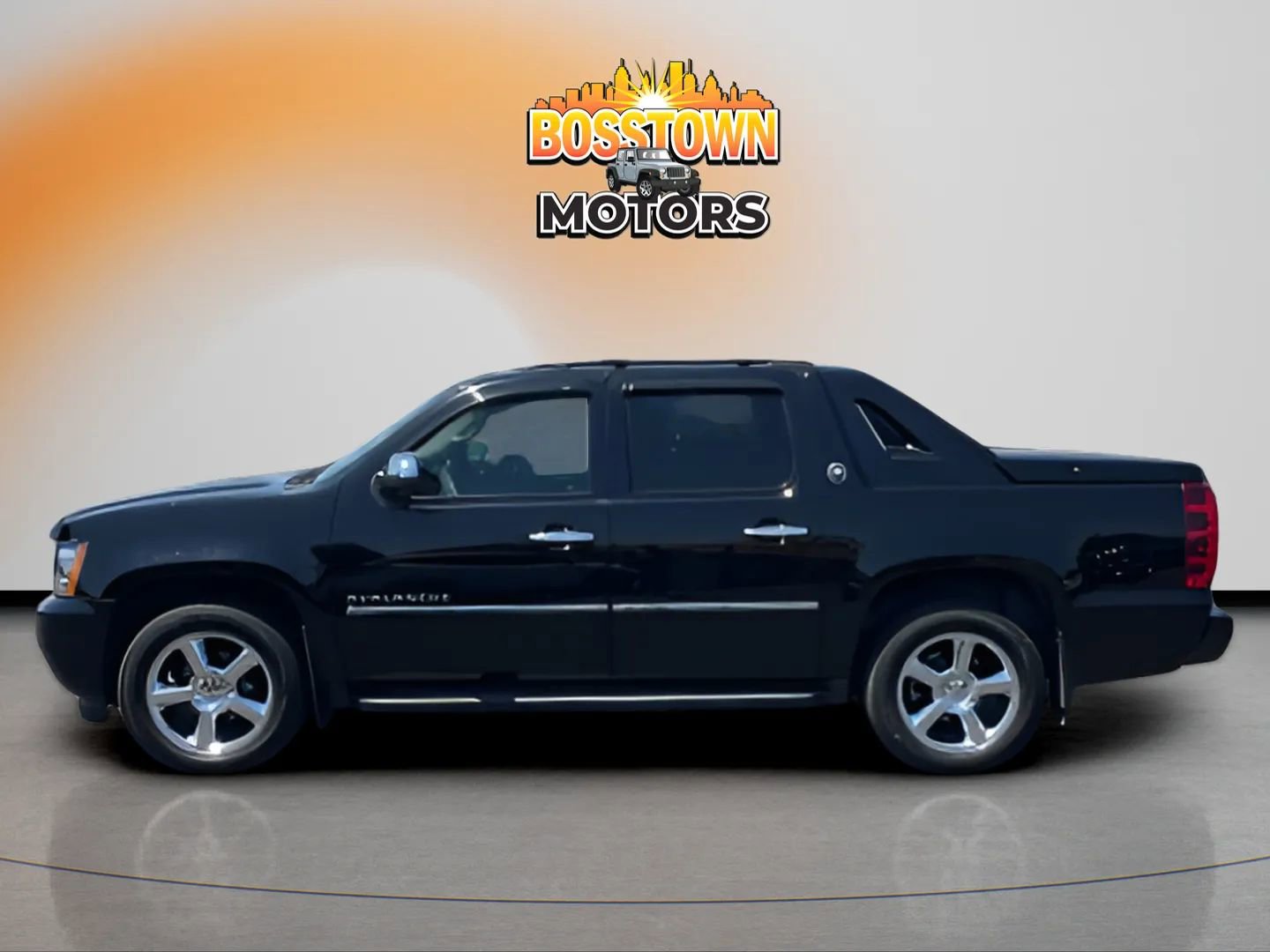 Used 2013 Chevrolet Avalanche LTZ AWD/4WD image 2